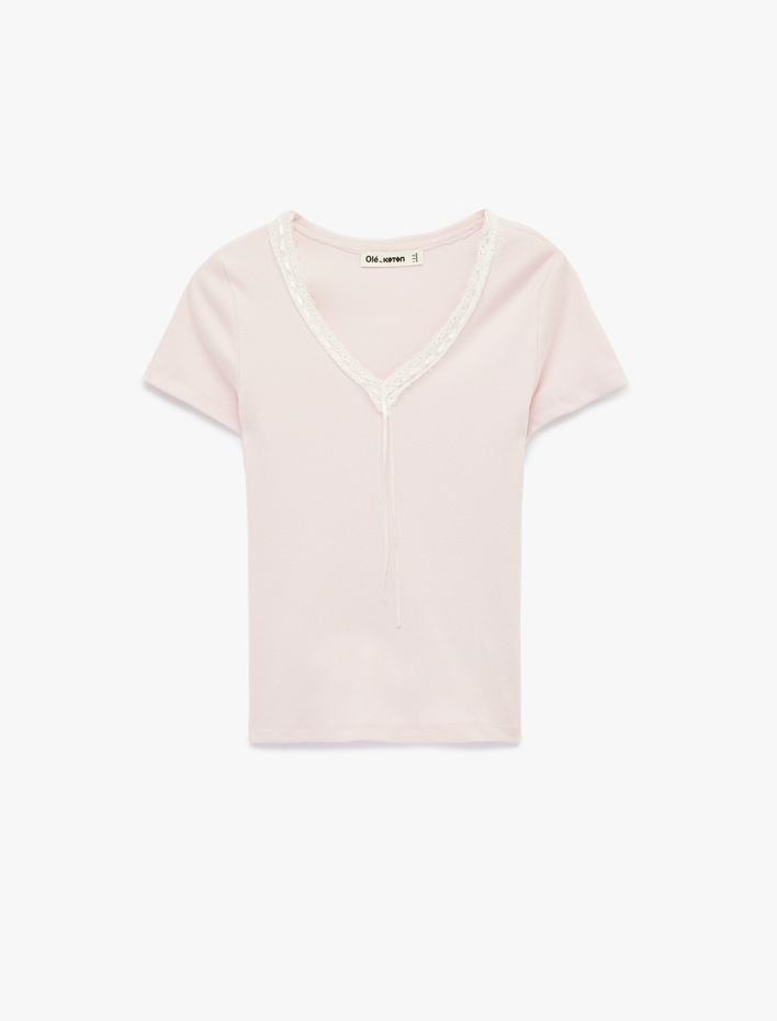  Slim Fit Kısa Kollu Dantel Detaylı Fiyonklu V Yaka Tişört