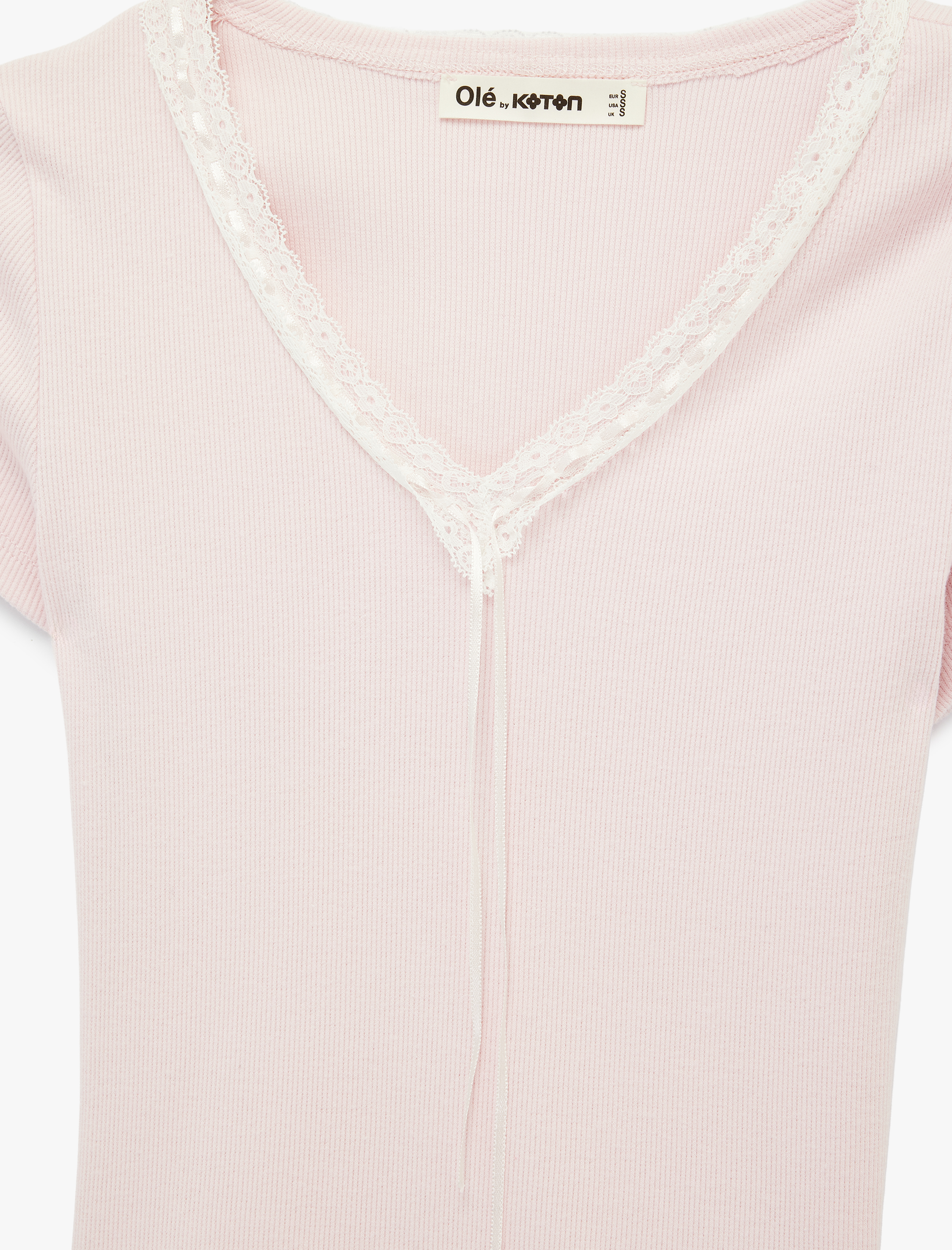   Slim Fit Kısa Kollu Dantel Detaylı Fiyonklu V Yaka Tişört