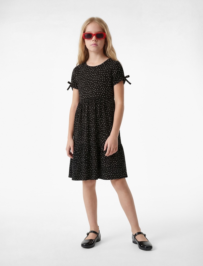 Kız Çocuk Kısa Kollu Bisiklet Yaka Fiyonk Detaylı Puantiyeli Elbise