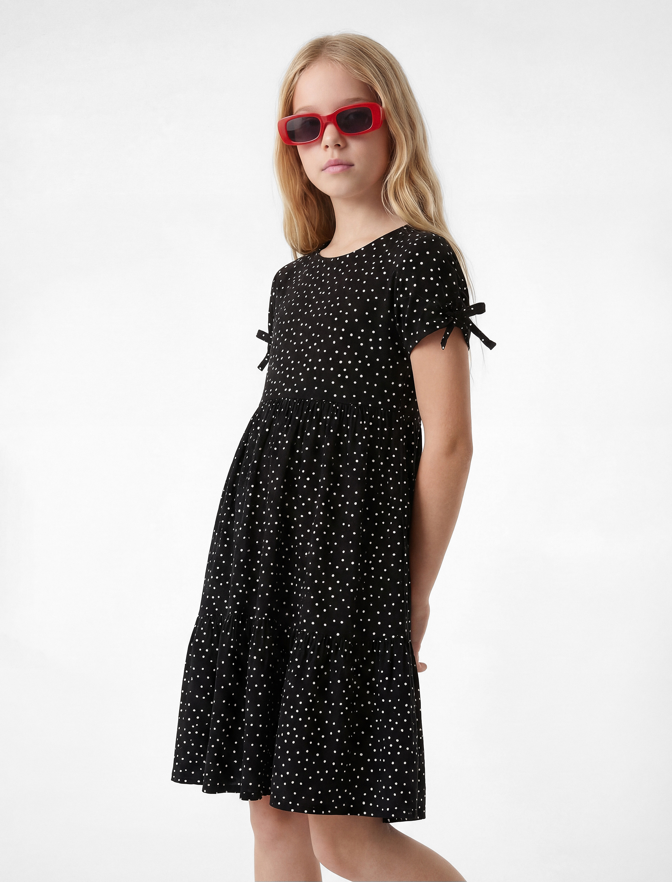  Kız Çocuk Kısa Kollu Bisiklet Yaka Fiyonk Detaylı Puantiyeli Elbise