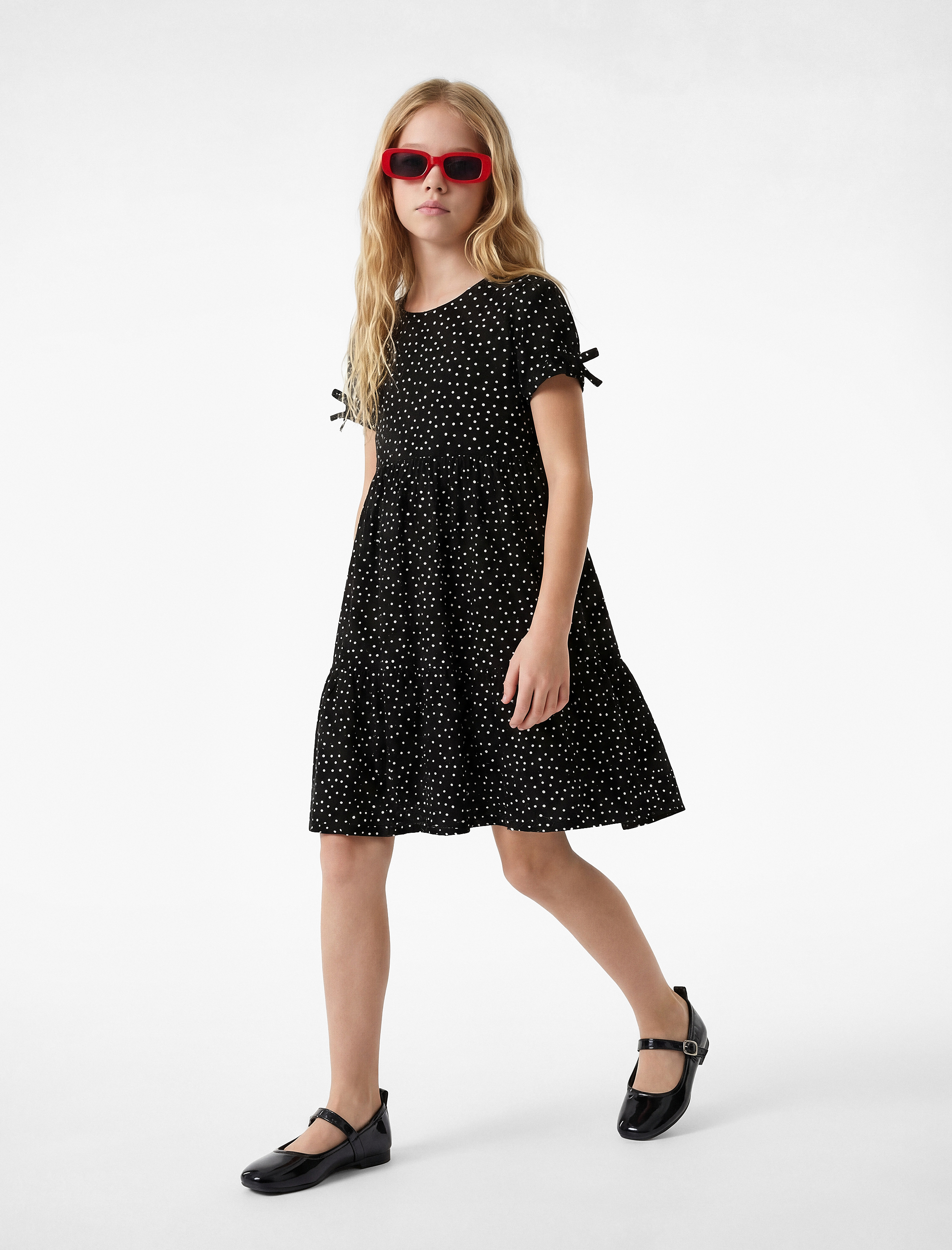  Kız Çocuk Kısa Kollu Bisiklet Yaka Fiyonk Detaylı Puantiyeli Elbise