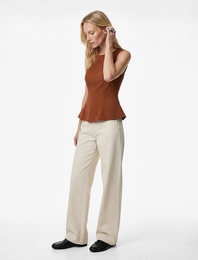 Slim Fit Asimetrik Peplum Bisiklet Yaka Kolsuz Bluz