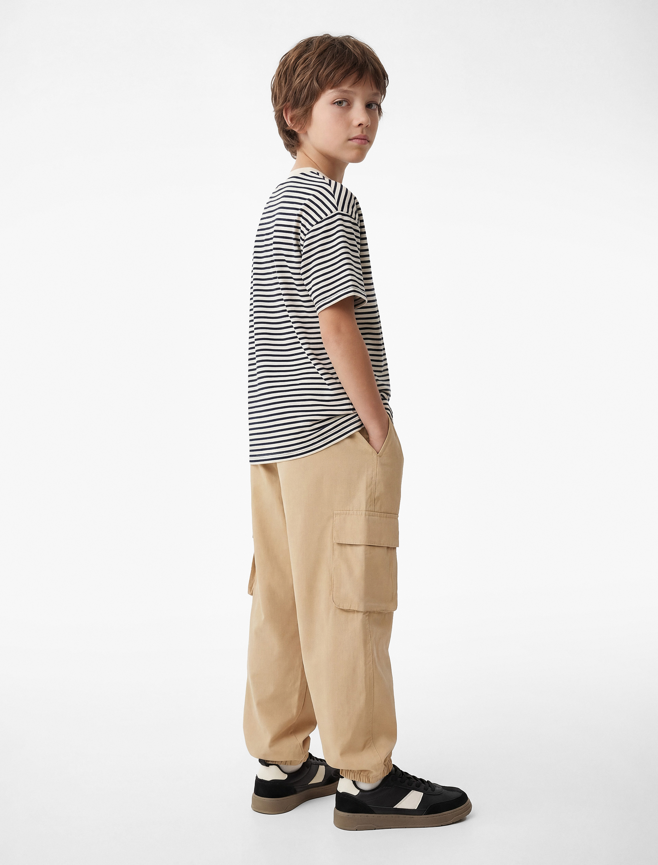  Erkek Çocuk Kısa Kollu Bisiklet Yaka Cep Detaylı Oversize Çizgili Tişört