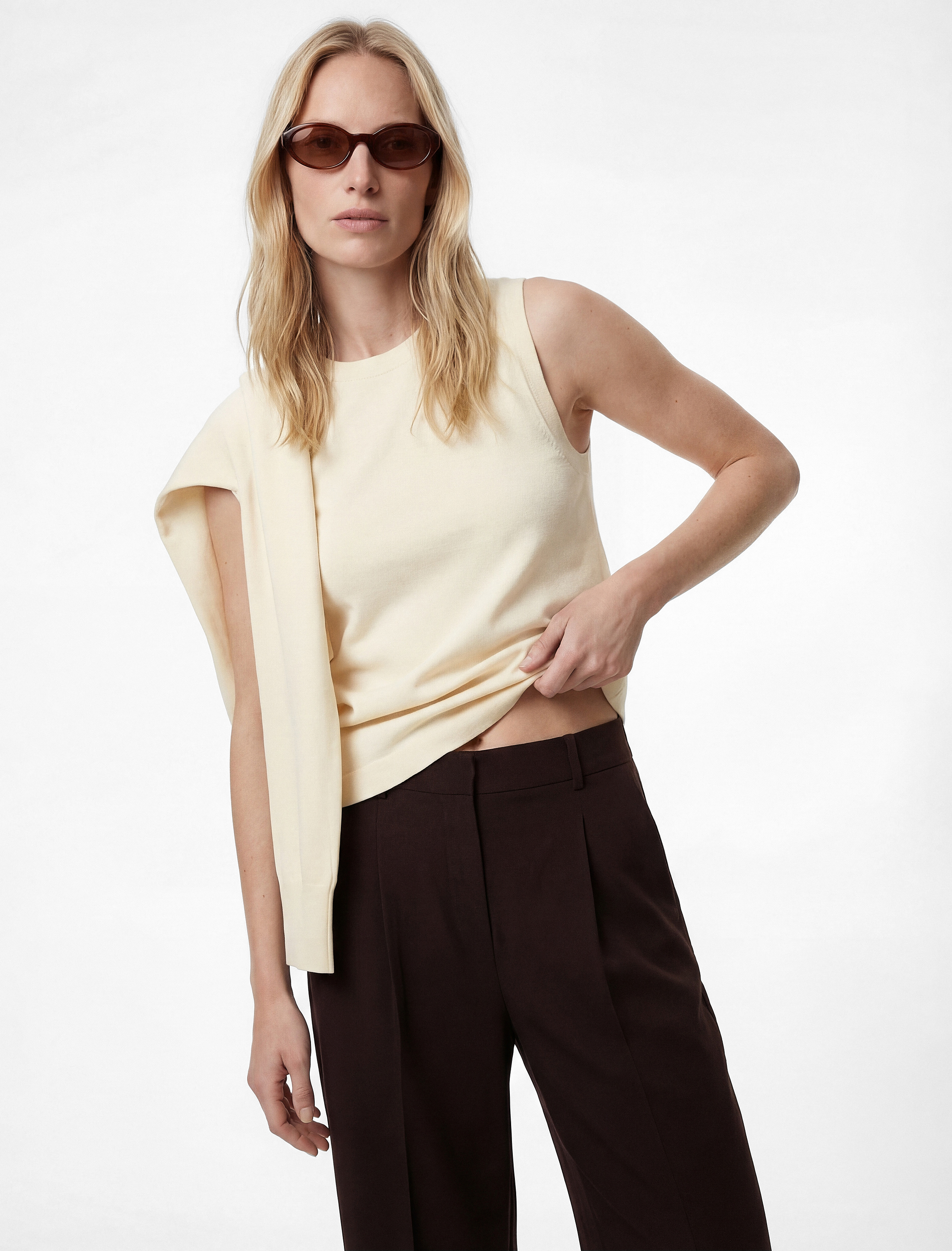   Bisiklet Yaka Triko Kolsuz Bluz