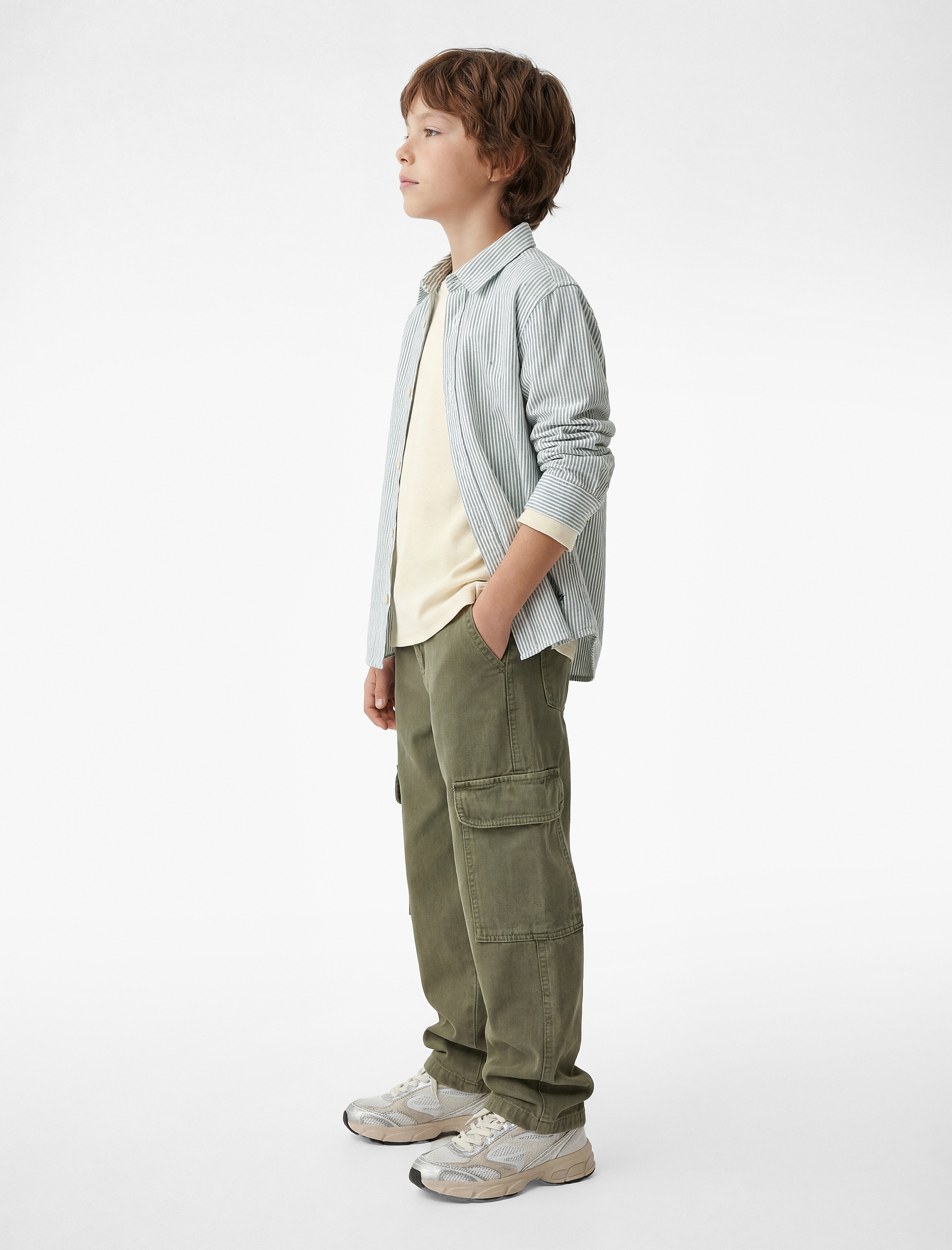  Erkek Çocuk Pamuklu Uzun Kollu Klasik Yaka Nakış Detaylı Çizgili Gömlek