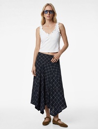 Bürümcük Kumaş V Yaka Fiyonklu Fırfırlı Kolsuz Bluz