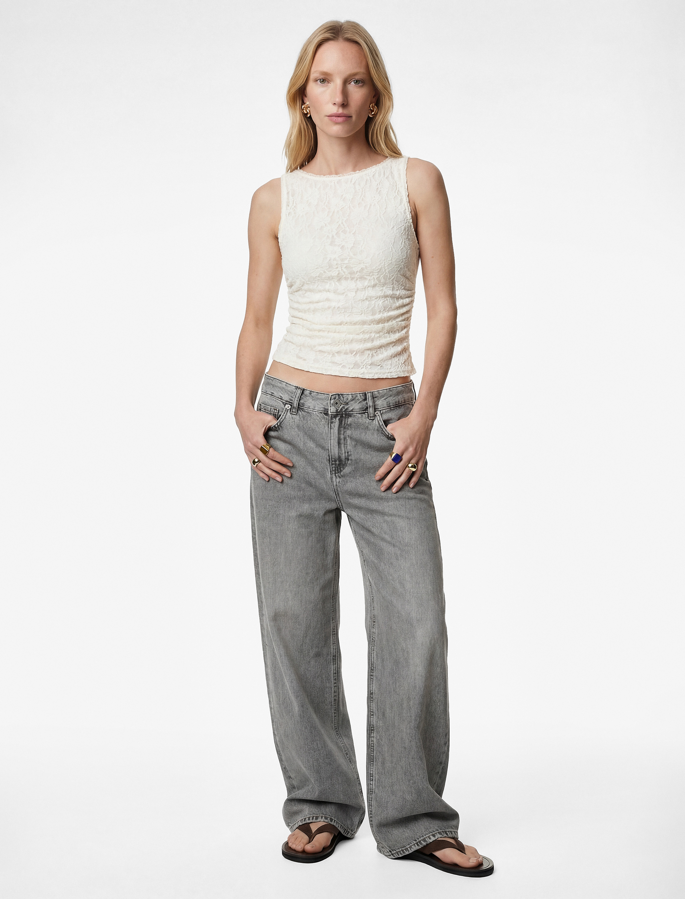   Slim Fit Kolsuz Yuvarlak Yaka Dantelli Bluz