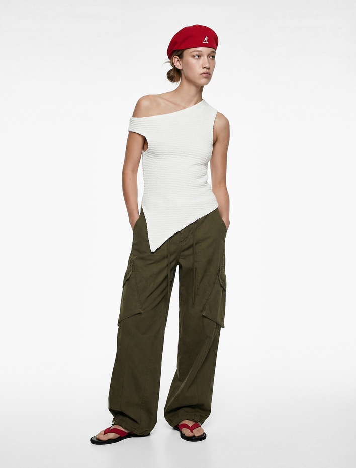  Slim Fit Bürümcük Asimetrik Kolsuz Bluz