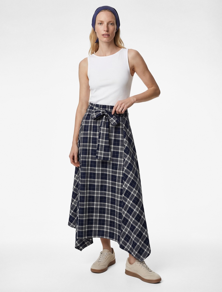 Koton Kadın Pamuklu Slim Fit Kolsuz Kayık Yaka Bluz