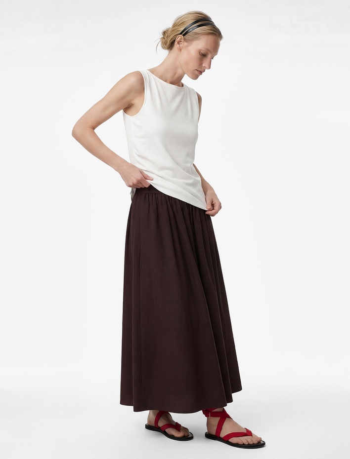  Pamuklu Asimetrik Kesim Kolsuz Kayık Yaka Bluz