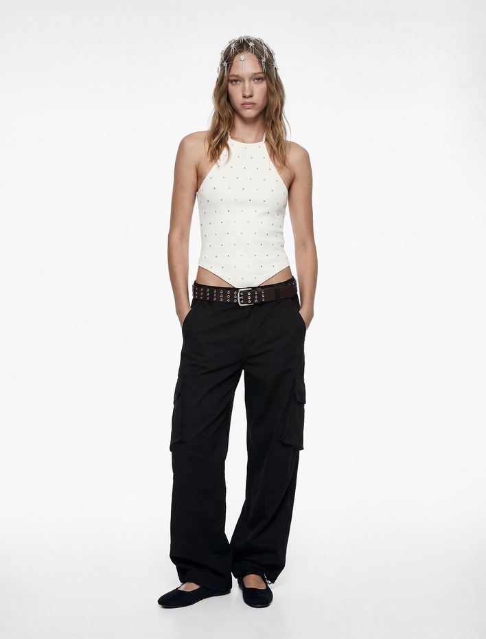  Asimetrik Kesim Taş Detaylı Kolsuz Halter Yaka Atlet