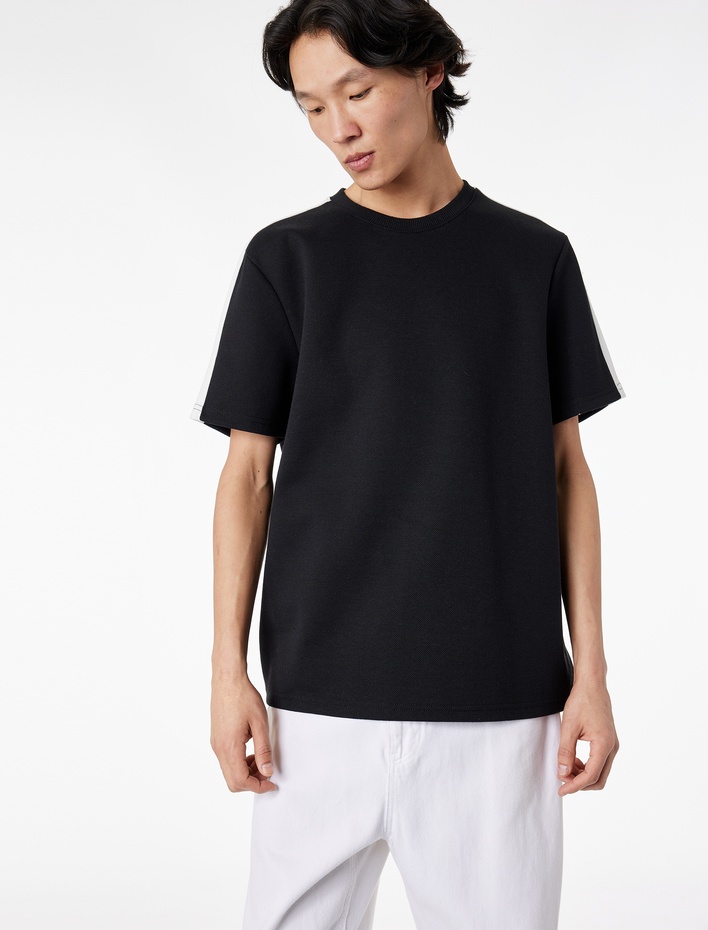  Regular Fit Renk Bloklu Bisiklet Yaka Kısa Kollu Tişört