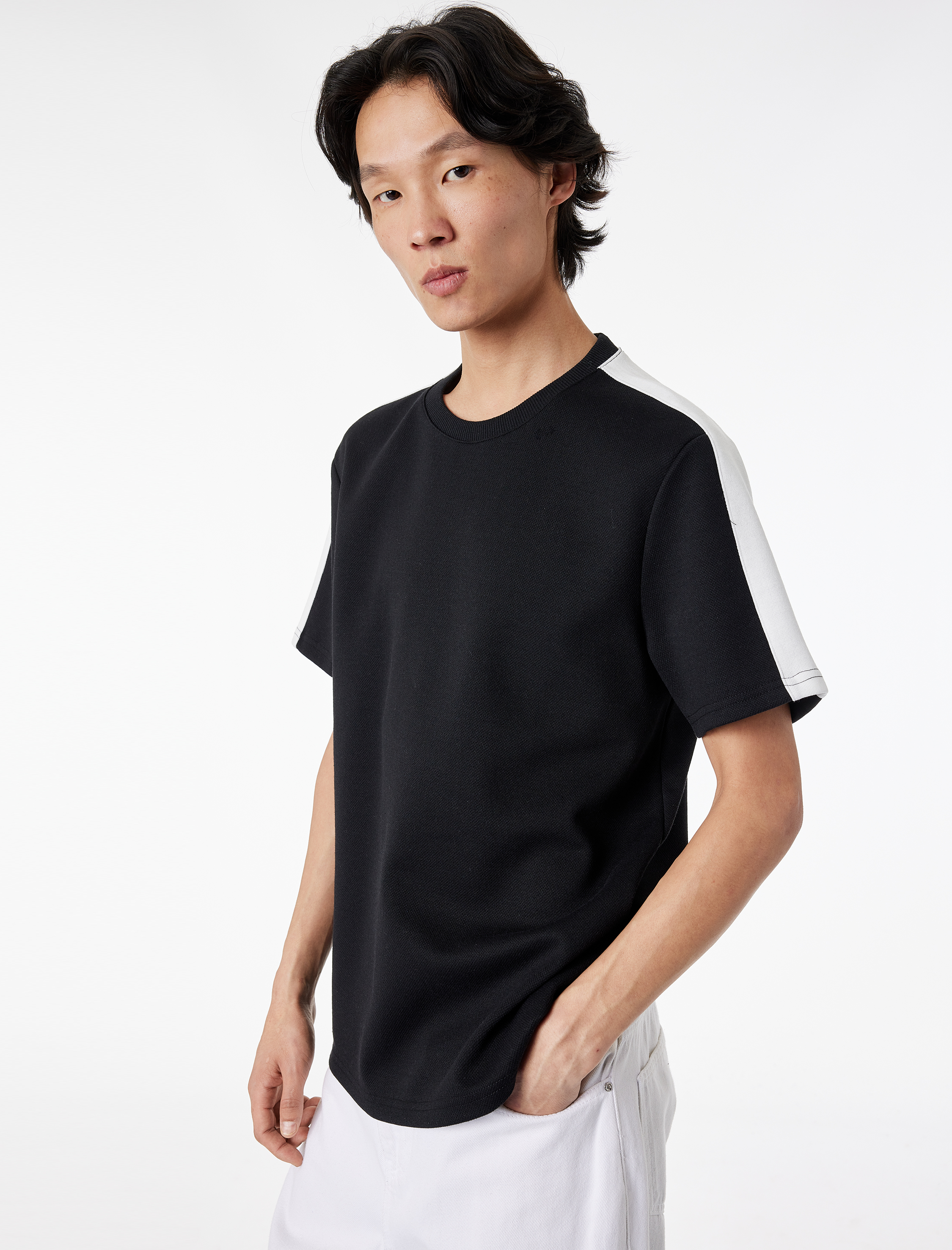   Regular Fit Renk Bloklu Tok Kumaş Bisiklet Yaka Kısa Kollu Tişört