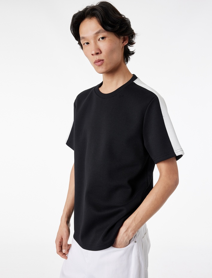  Regular Fit Renk Bloklu Bisiklet Yaka Kısa Kollu Tişört