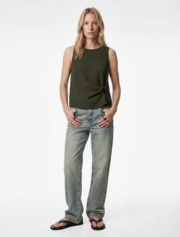  Drape Detaylı Bisiklet Yaka Kolsuz Bluz