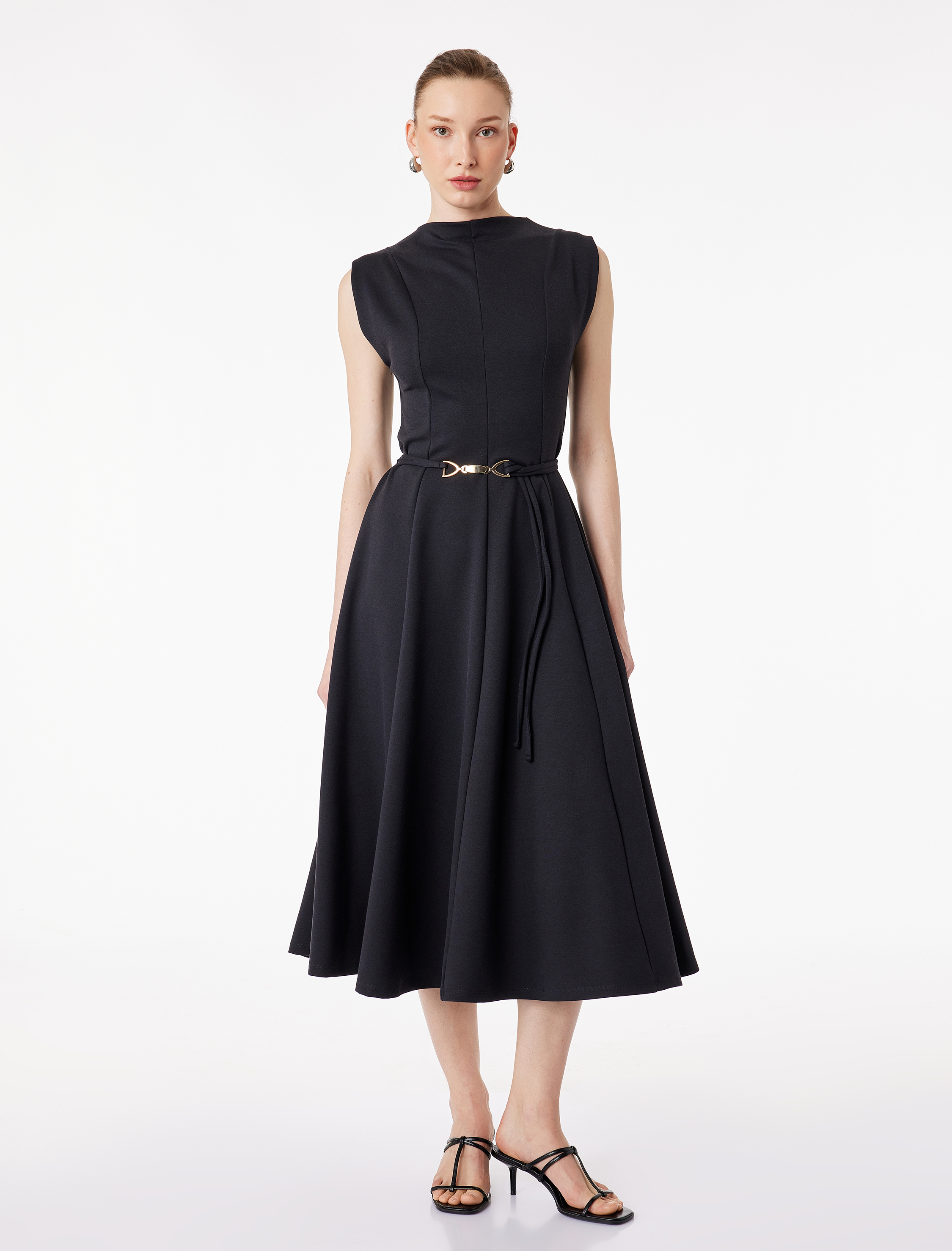   Pileli Yuvarlak Yaka Kolsuz Midi Boy Kemerli Elbise