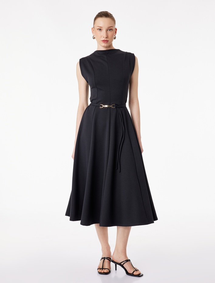 Pileli Yuvarlak Yaka Kolsuz Midi Boy Kemerli Elbise