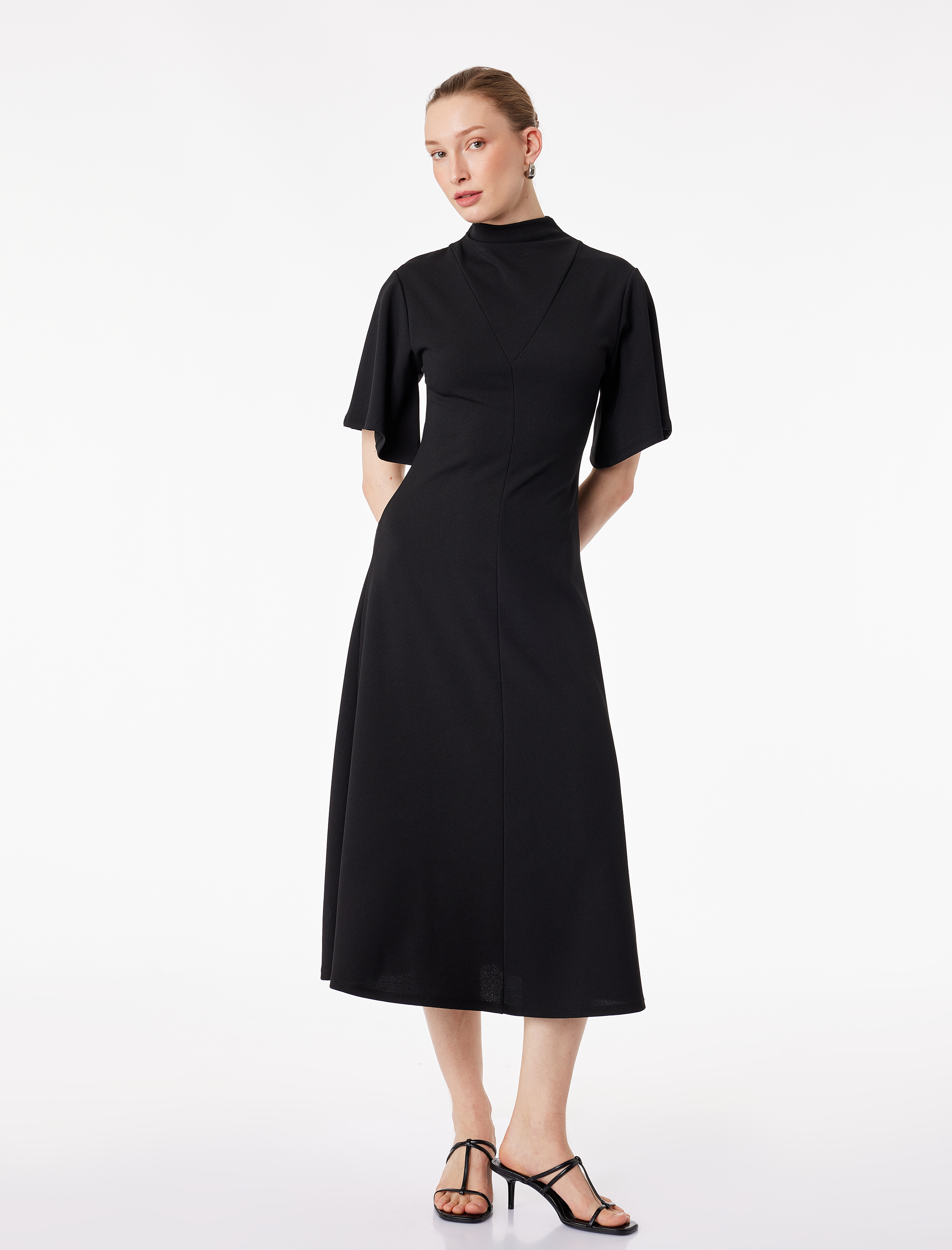   Krep Scuba Kumaş Kısa Yarasa Kollu Geniş Dik Yaka Uzun Elbise