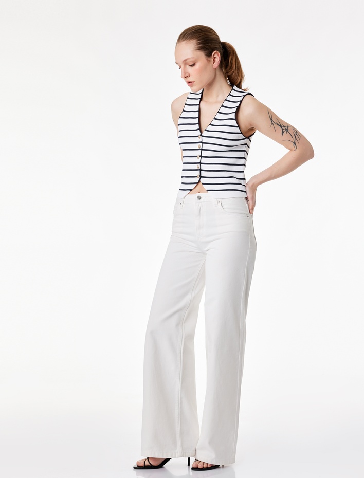  Gold Düğme Detaylı Çizgili Triko Yelek