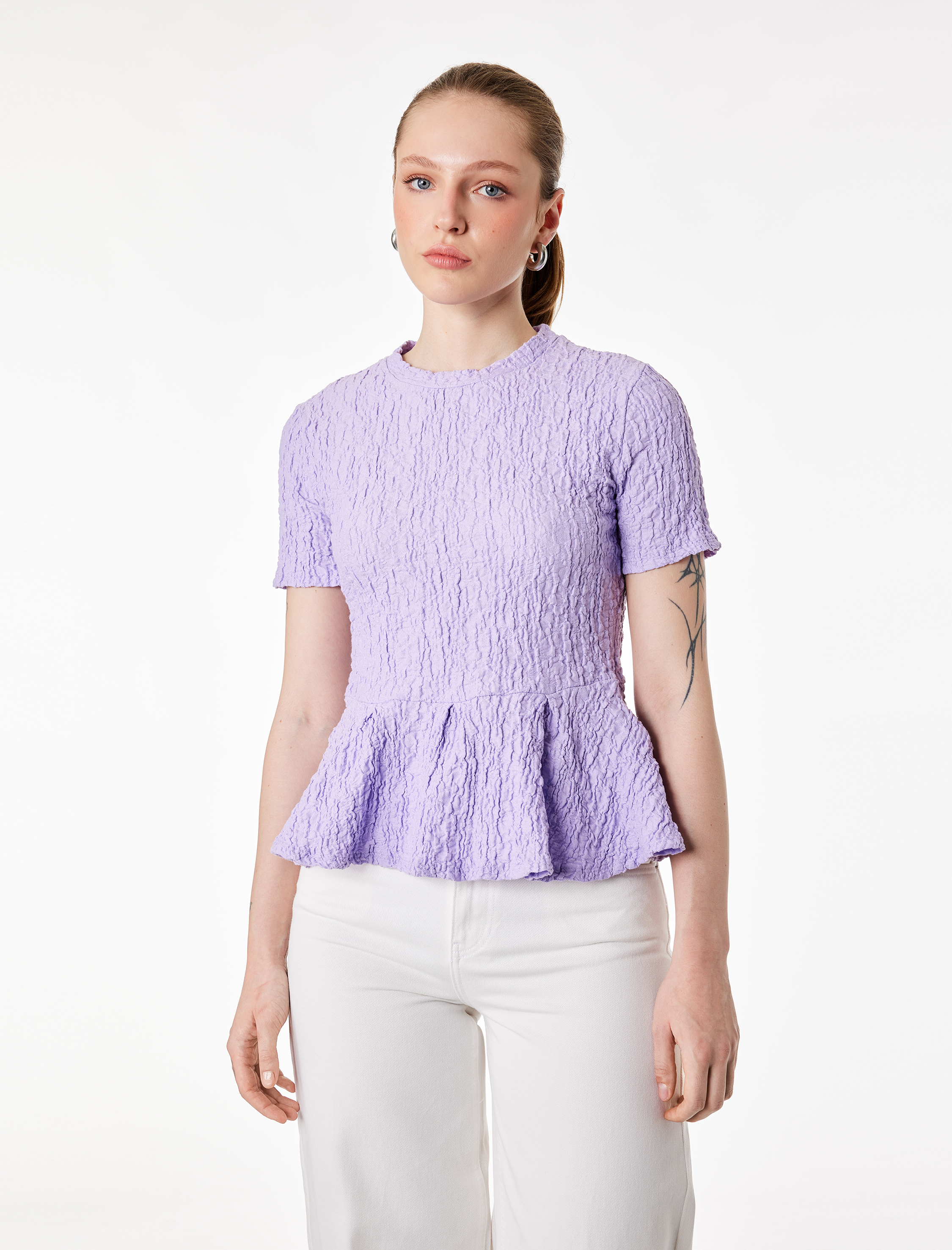   Slim Fit Bisiklet Yaka Kısa Kollu Dokulu Peplum Bluz