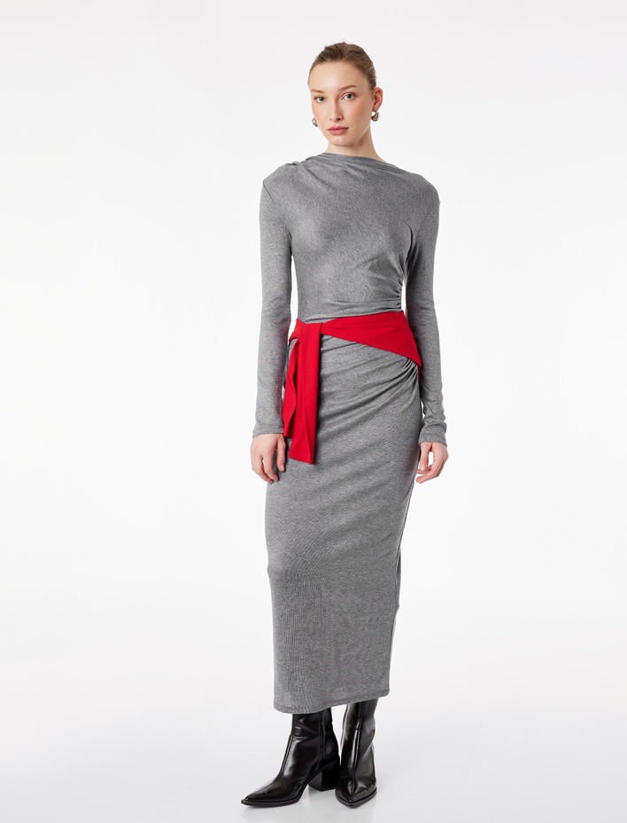  Slim Fit Uzun Kollu Yuvarlak Yaka Drapeli Kalem Midi Elbise