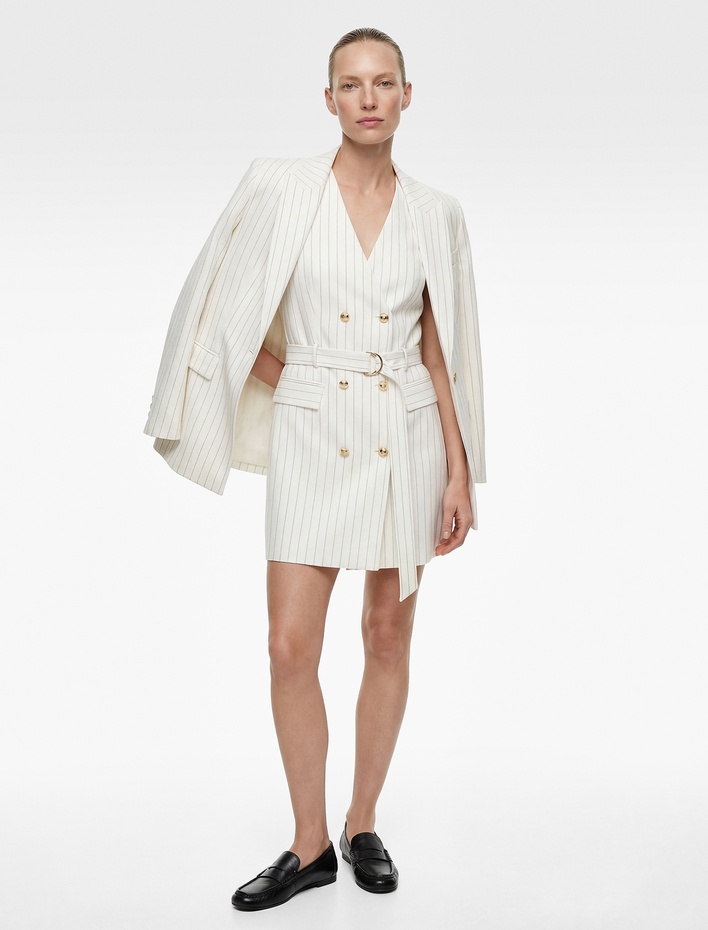  Kruvaze Yaka Kolsuz Metal Aksesuarlı Kemerli Mini Ceket Elbise