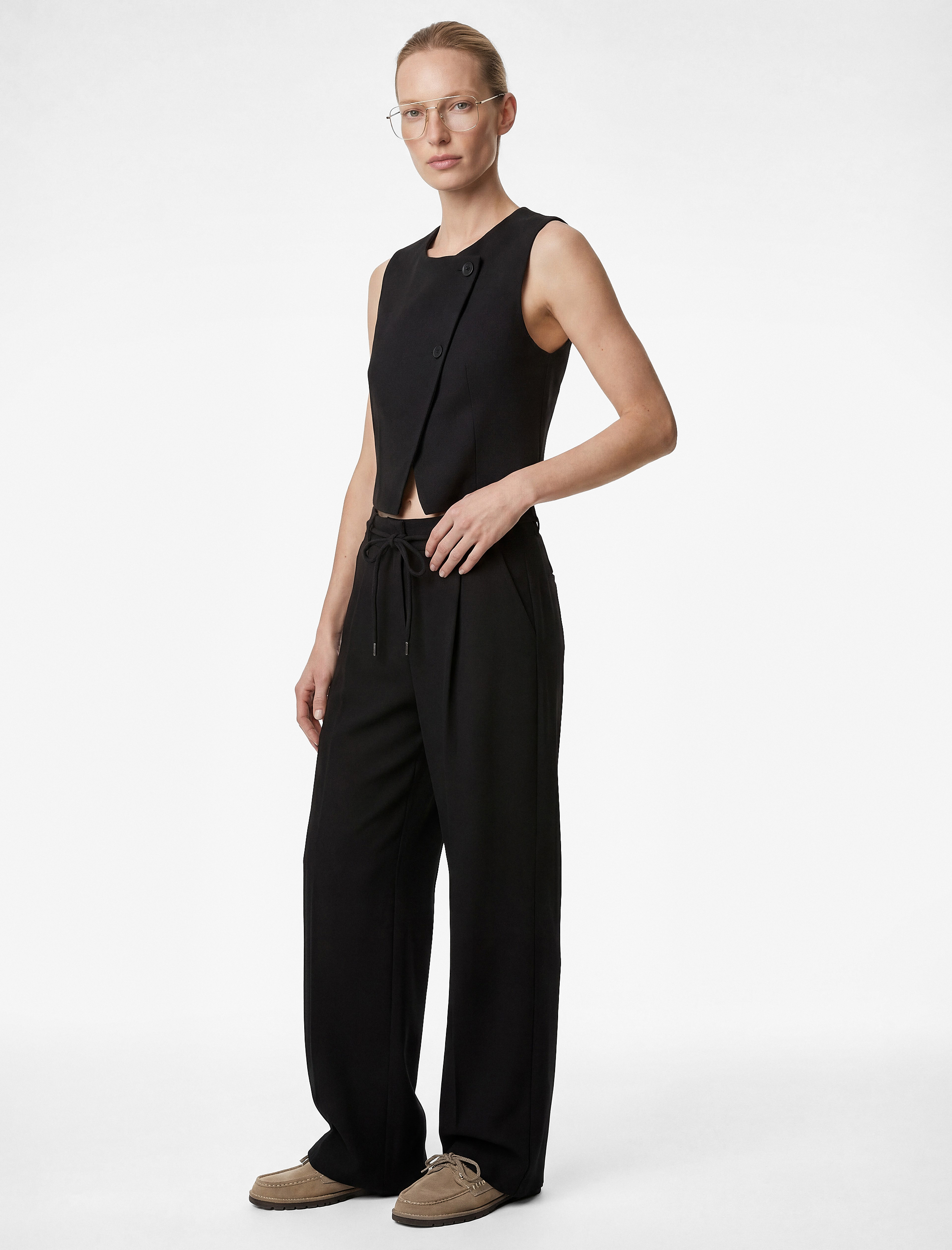   Regular Fit Asimetrik Kesim Düğmeli Bisiklet Yaka Yelek