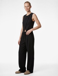 Regular Fit Asimetrik Kesim Düğmeli Bisiklet Yaka Yelek