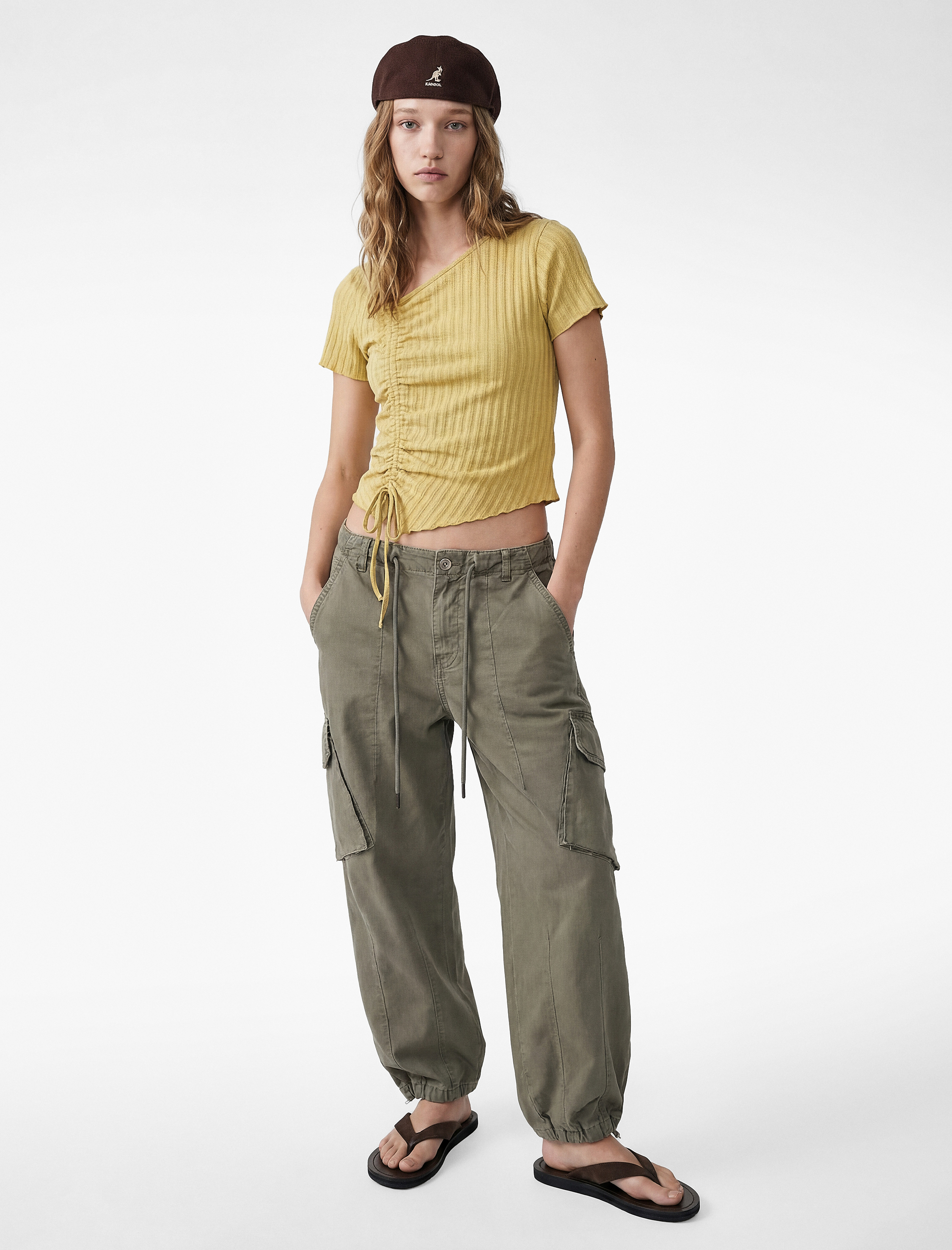   Asimetrik Kesim Büzgülü Kısa Kollu Bürümcük Bisiklet Yaka Bluz