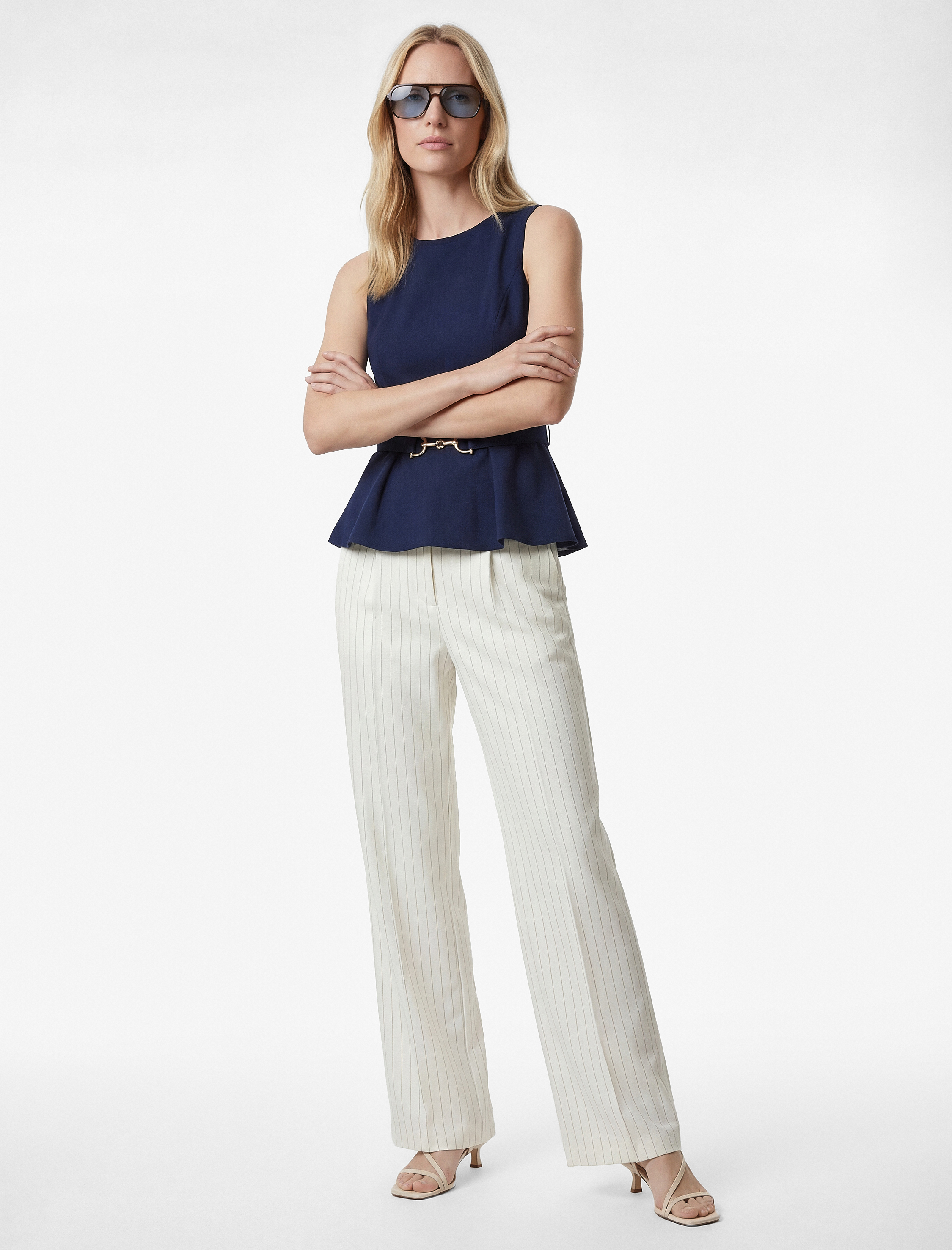   Bisiklet Yaka Metal Aksesuarlı Kemerli Kolsuz Peplum Bluz