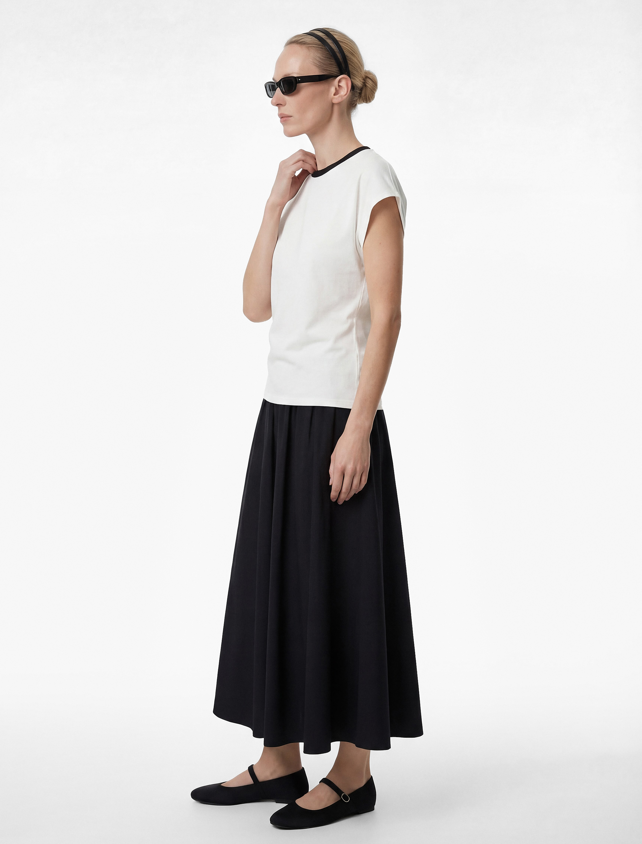   Keten Karışımlı Slim Fit Bisiklet Yaka Asimetrik Kısa Kol Detaylı Tişört