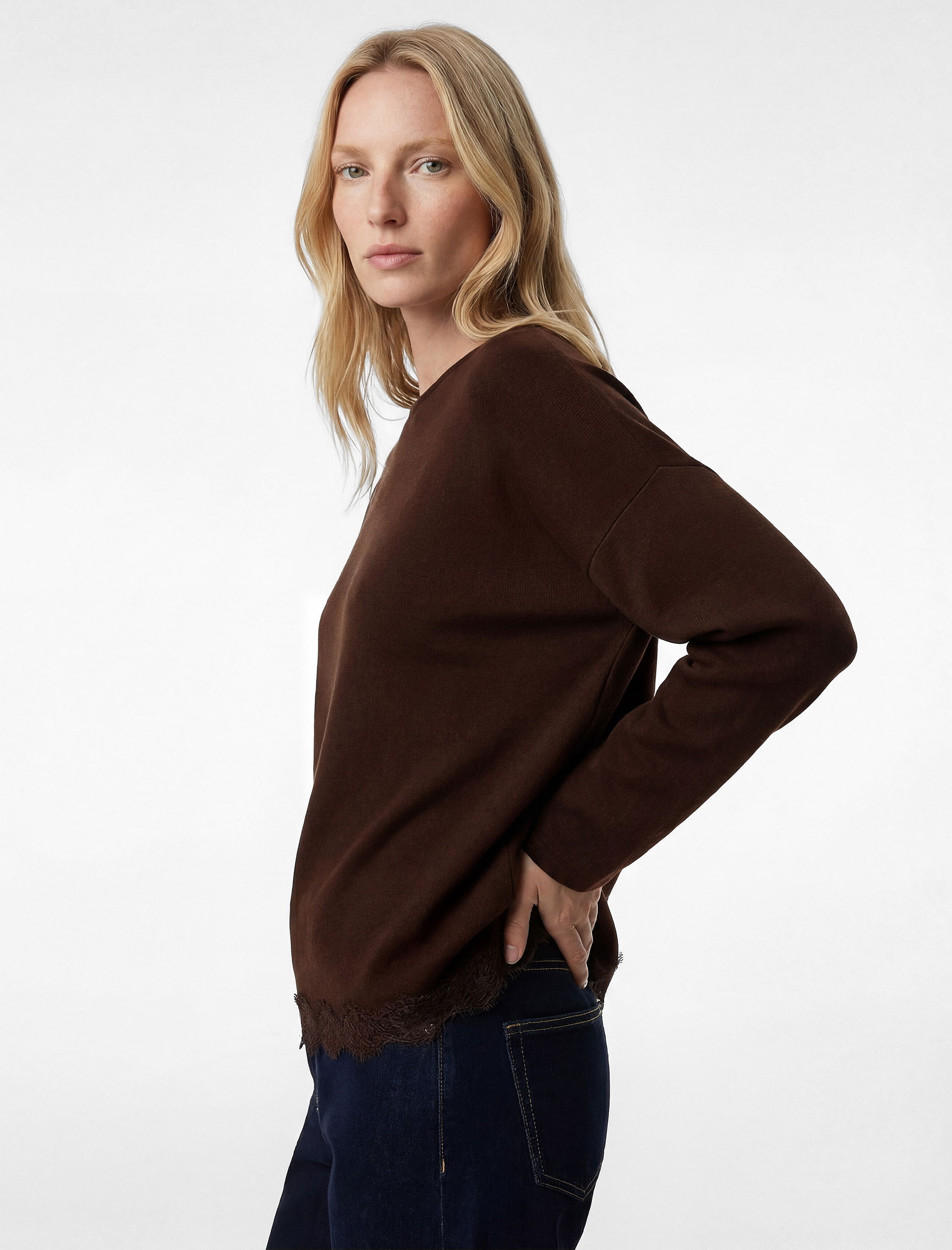   Uzun Kollu Bisiklet Yaka Dantel Detaylı Sweatshirt