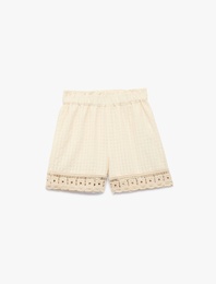 Pamuklu Desenli Beli Lastikli Dantel Detaylı Mini Şort