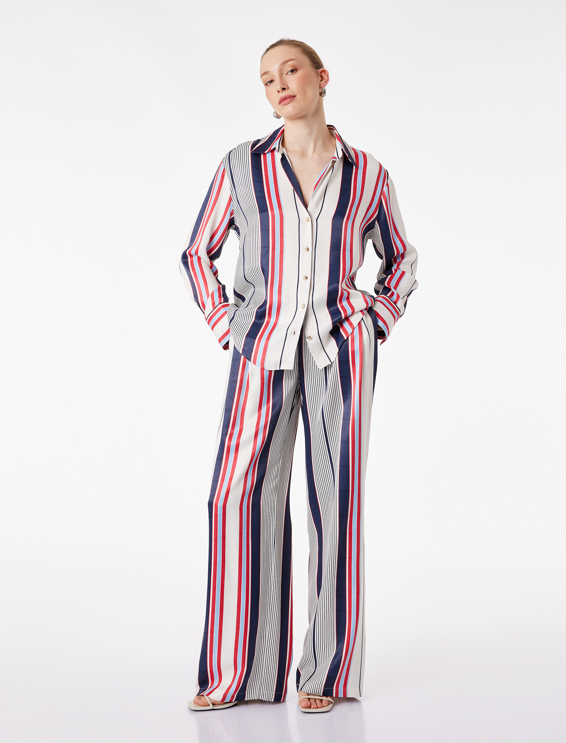   Cep Detaylı Yüksek Bel Geniş Paça Pantolon