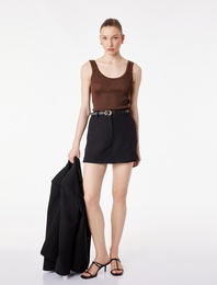 Kemer Detaylı Mini Şort Etek