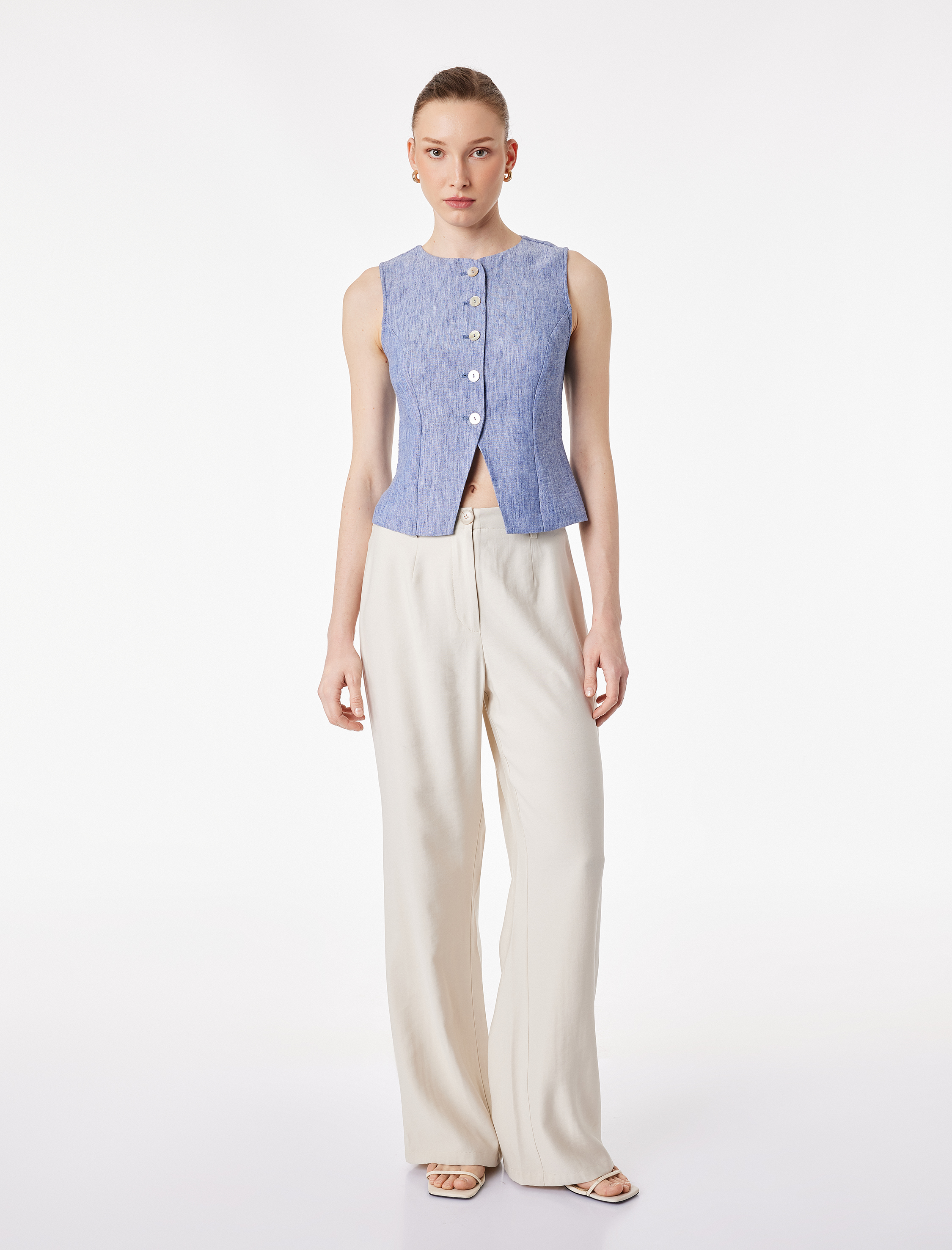   Regular Fit Düğmeli Bisiklet Yaka Kolsuz Yelek