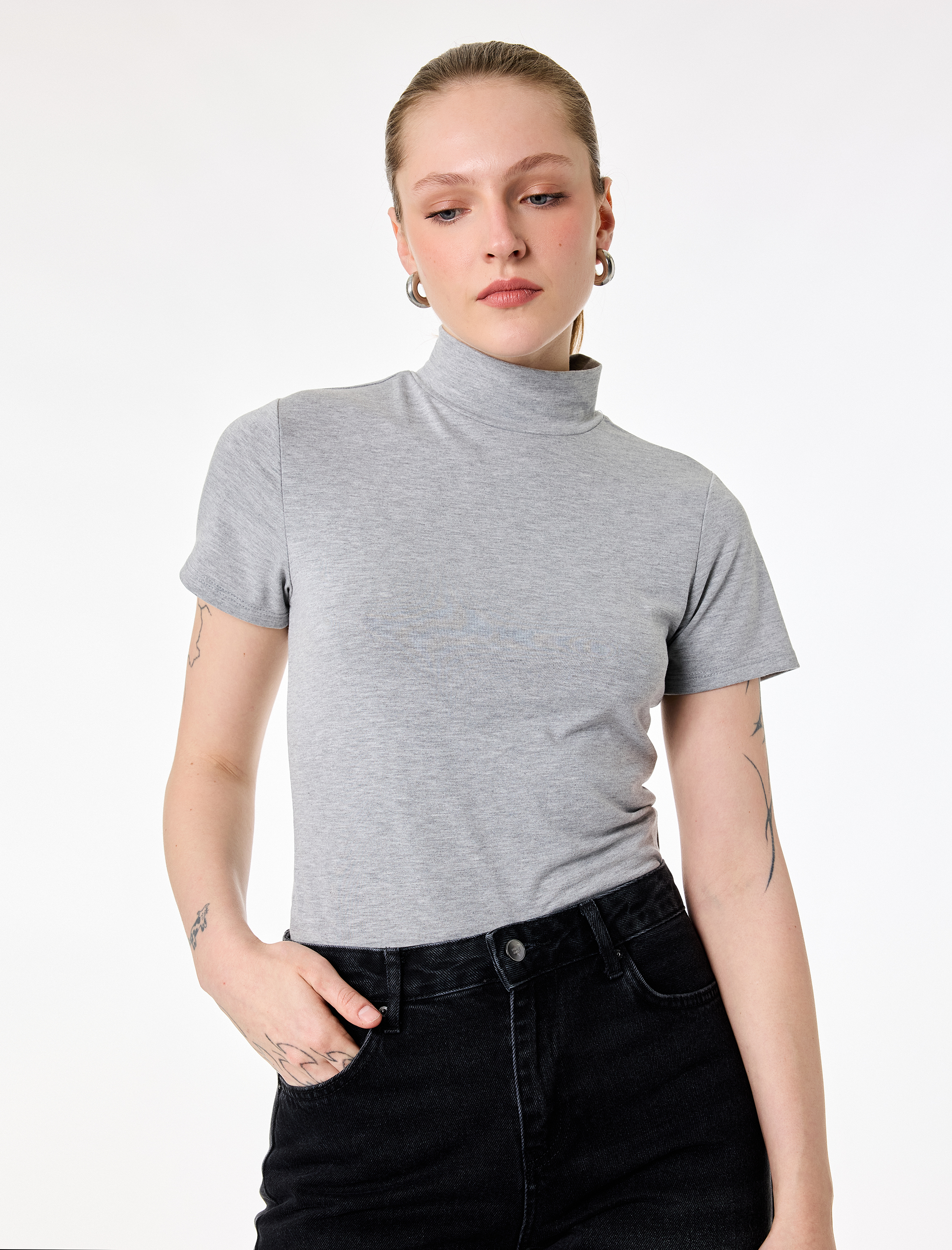   Slim Fit Kısa Kollu Dik Yaka Tişört