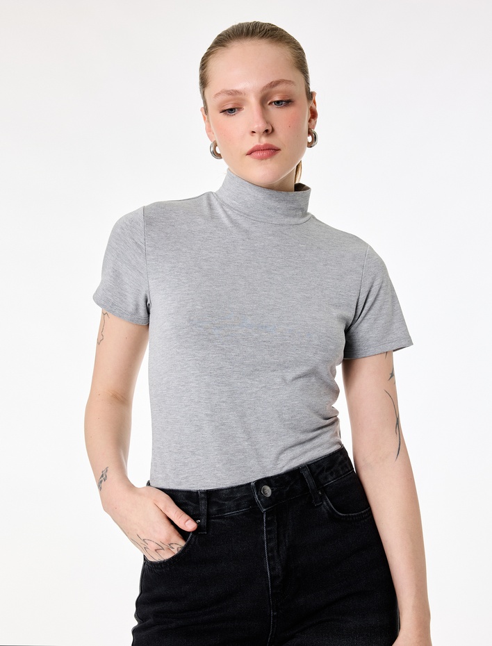  Slim Fit Kısa Kollu Dik Yaka Tişört