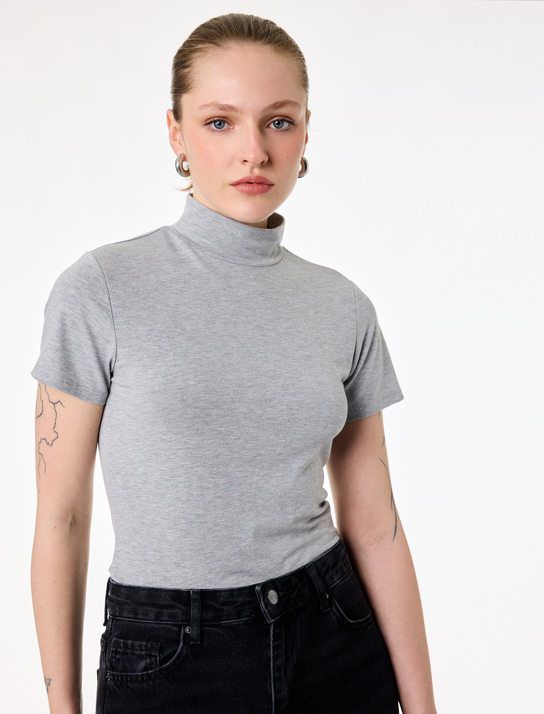   Slim Fit Kısa Kollu Dik Yaka Tişört