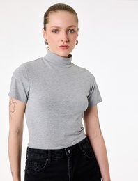 Slim Fit Kısa Kollu Dik Yaka Tişört