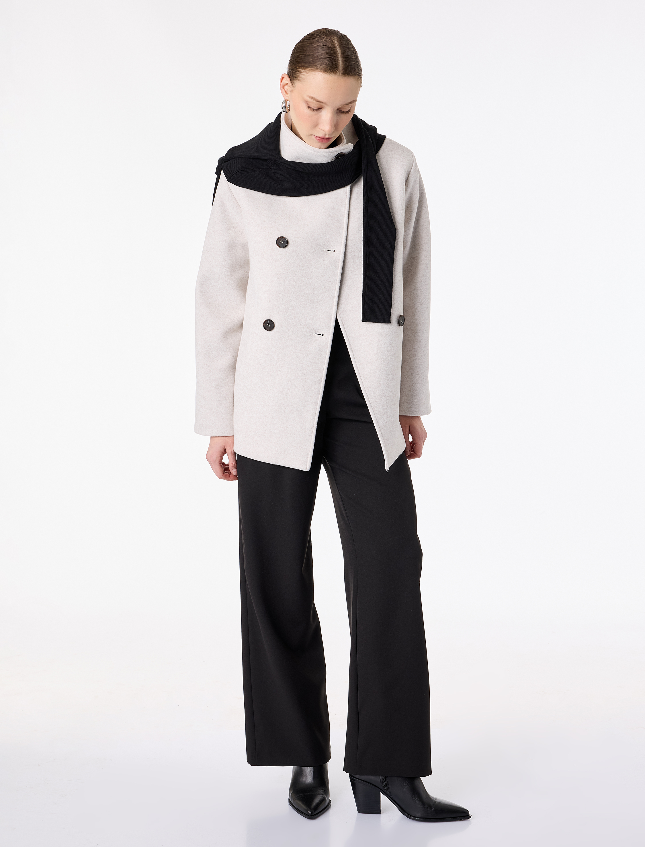   Uzun Kollu Düğmeli Cepli Dik Huni Yaka Kaşe Kaban