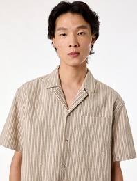 Regular Fit Kısa Kollu Cepli Devrik Yaka Pamuklu Çizgili Gömlek