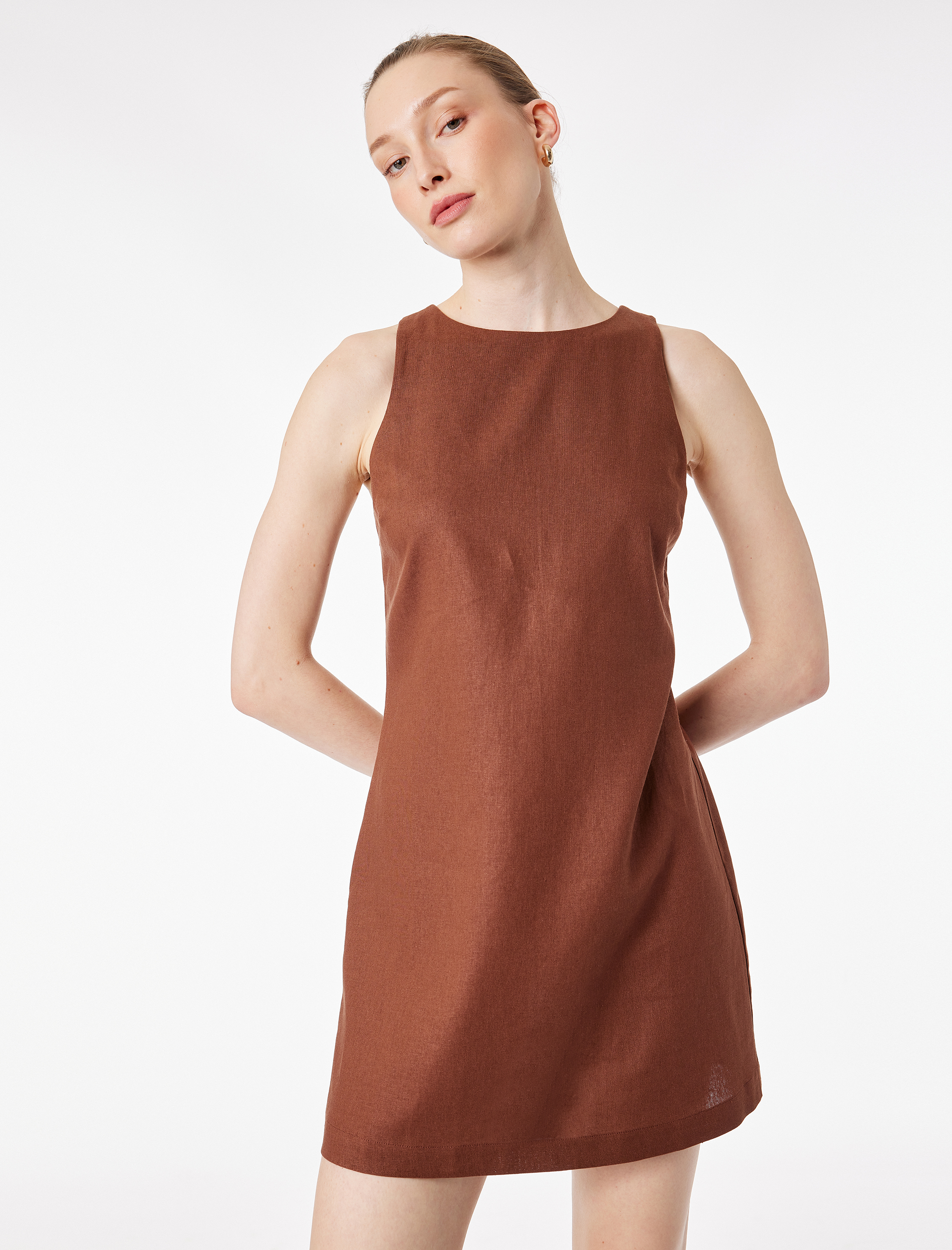   A Kesim Arkası Pencere Detaylı Yuvarlak Yaka Mini Keten Elbise