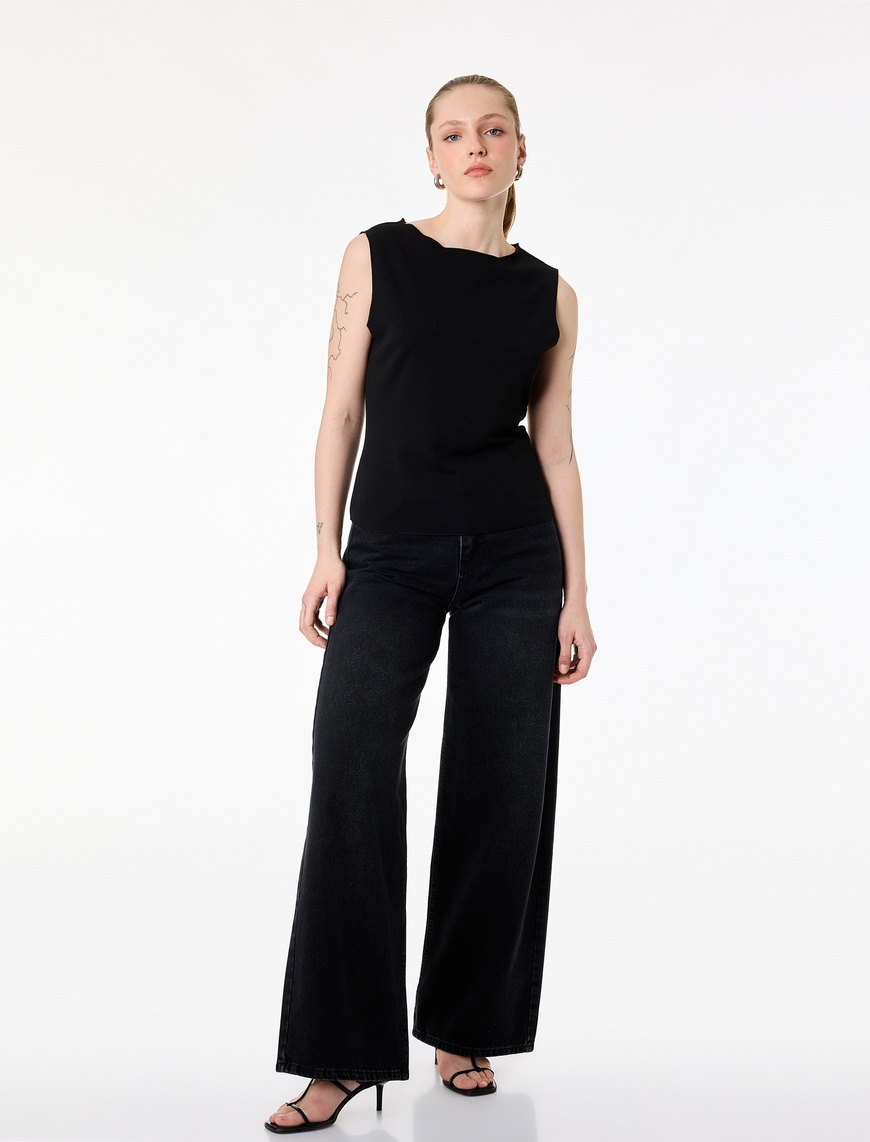 Koton Kadın Krep Scuba Slim Fit Bisiklet Yaka Kolsuz Bluz
