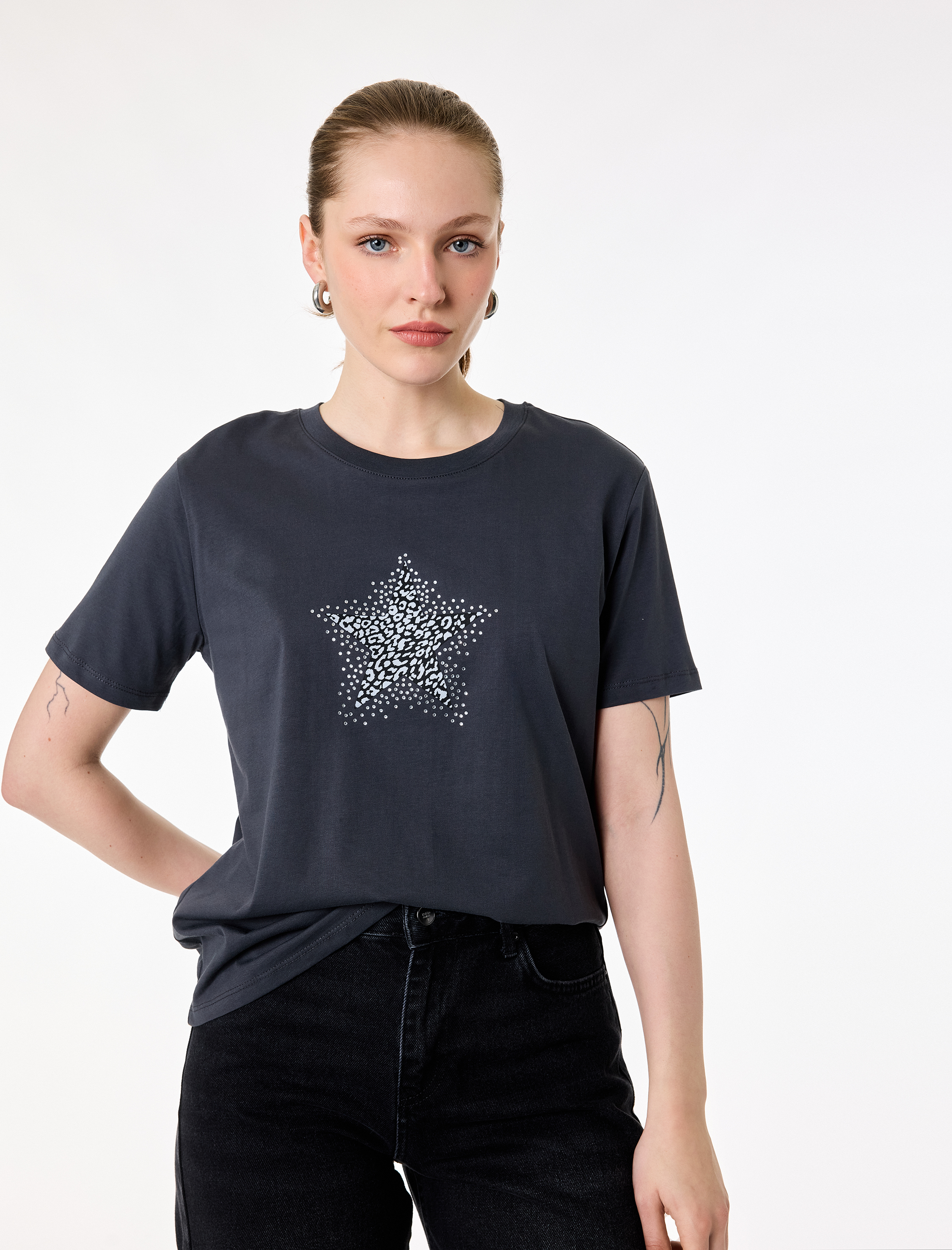   Pamuklu Kısa Kollu Bisiklet Yaka Taşlı Yıldız Baskılı Tişört