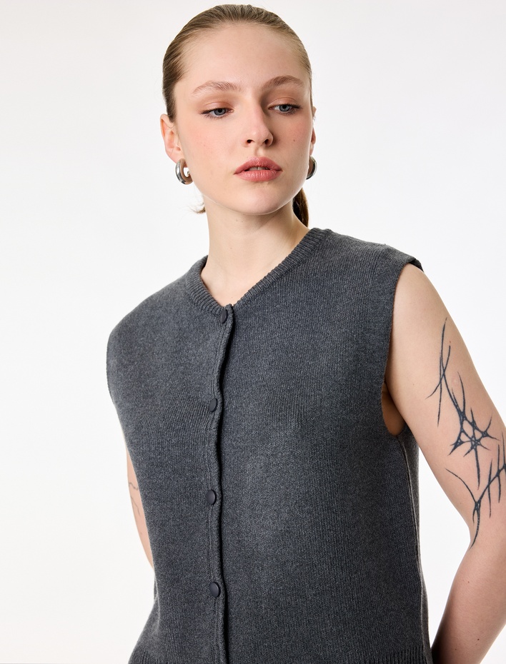  Düğmeli Kolej Yaka Triko Yelek