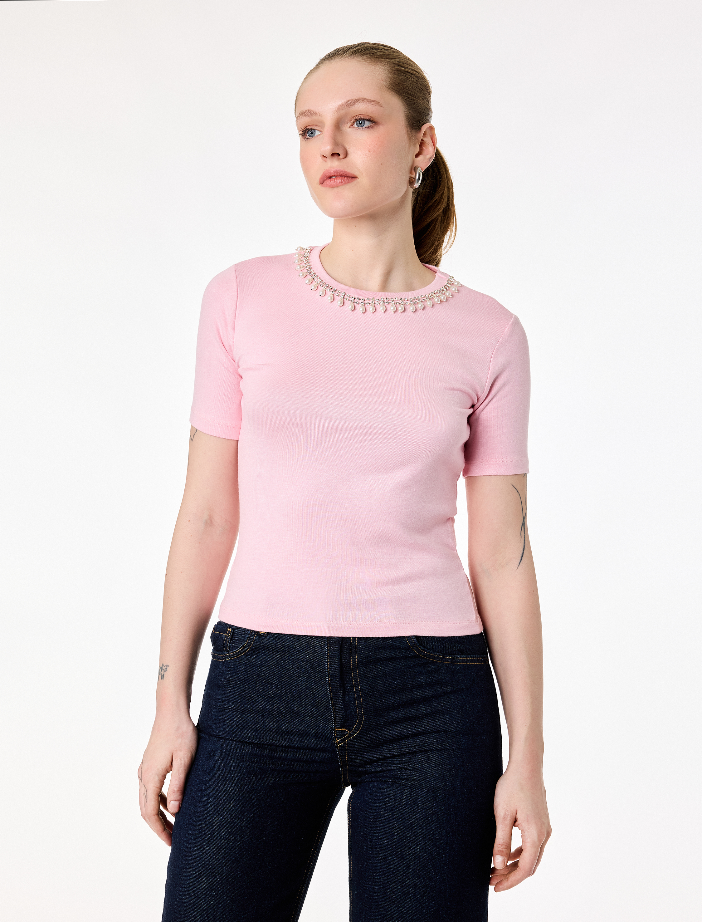   Regular Fit Kısa Kollu İnci Detaylı Bisiklet Yaka Viskon Tişört