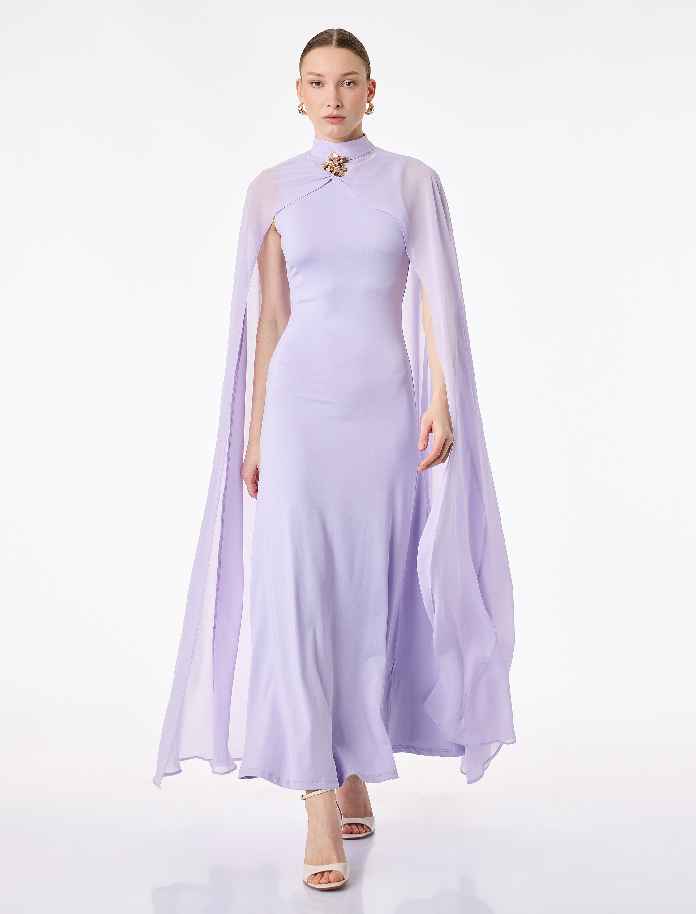   Slim Fit Kolsuz Dik Yaka Broş Detaylı Uzun Pelerin Elbise