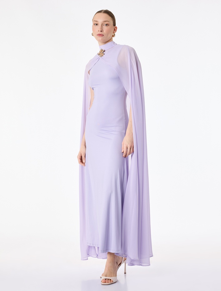  Slim Fit Kolsuz Dik Yaka Broş Detaylı Uzun Pelerin Elbise