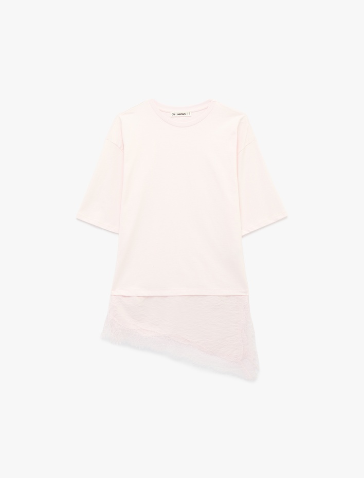  Regular Fit Kısa Kollu Bisiklet Yaka Asimetrik Dantel Detaylı Tişört